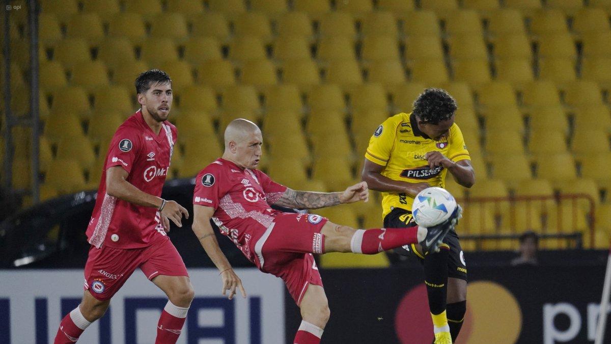 Argentinos Juniors se llevó una victoria de 1-0 en Guayaquil.