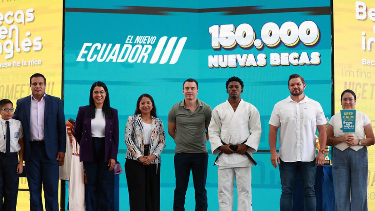 El presidente de la República, Daniel Noboa, participó de la entrega de más de 150 mil becas a beneficiarios del programa de Becas 'Because He Is Nice 2026', en la provincia del Guayas.