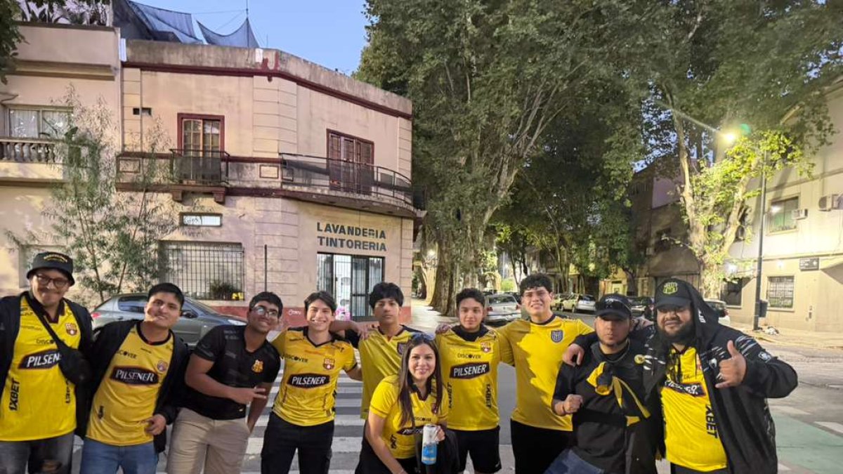 Saby sufrió un corte en la frente tras el impacto del balón en su rostro.