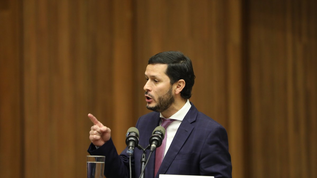 En 2023, Pablo Encalada fue uno de los abogados del expresidente Guillermo Lasso durante su juicio político en la Asamblea Nacional.