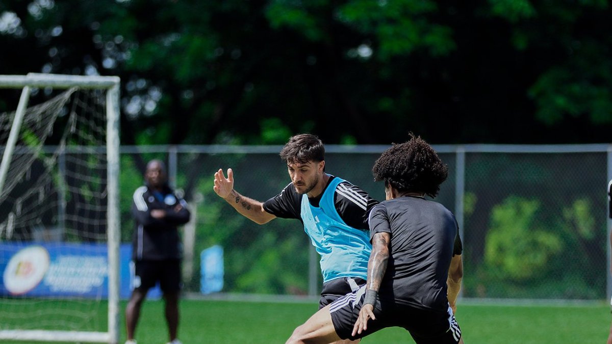 Emelec se prepara para debutar en la LigaPro 2026.