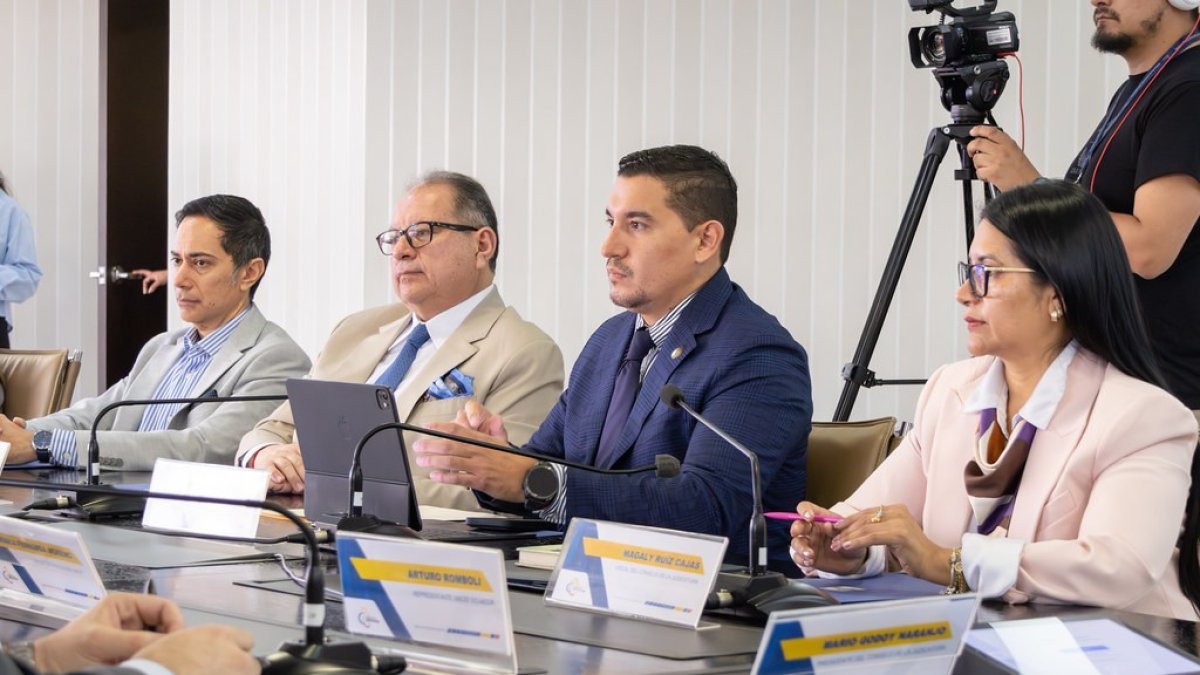 Pleno. El CJ funciona solo con cuatro vocales: Alfredo Cuadros (i), Fabián Fabara, Damián Larco y Magaly Ruiz.