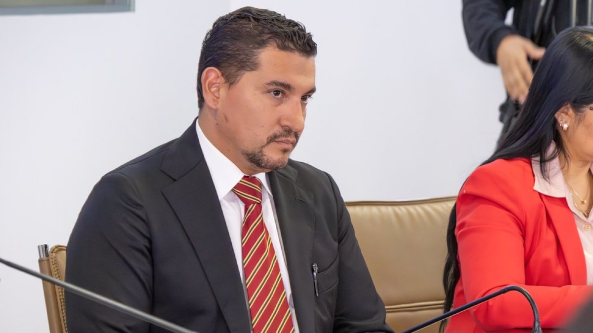 Damián Larco es el presidente encargado del Consejo de la Judicatura, que reemplaza a Mario Godoy. Fue funcionario de Daniel Noboa.