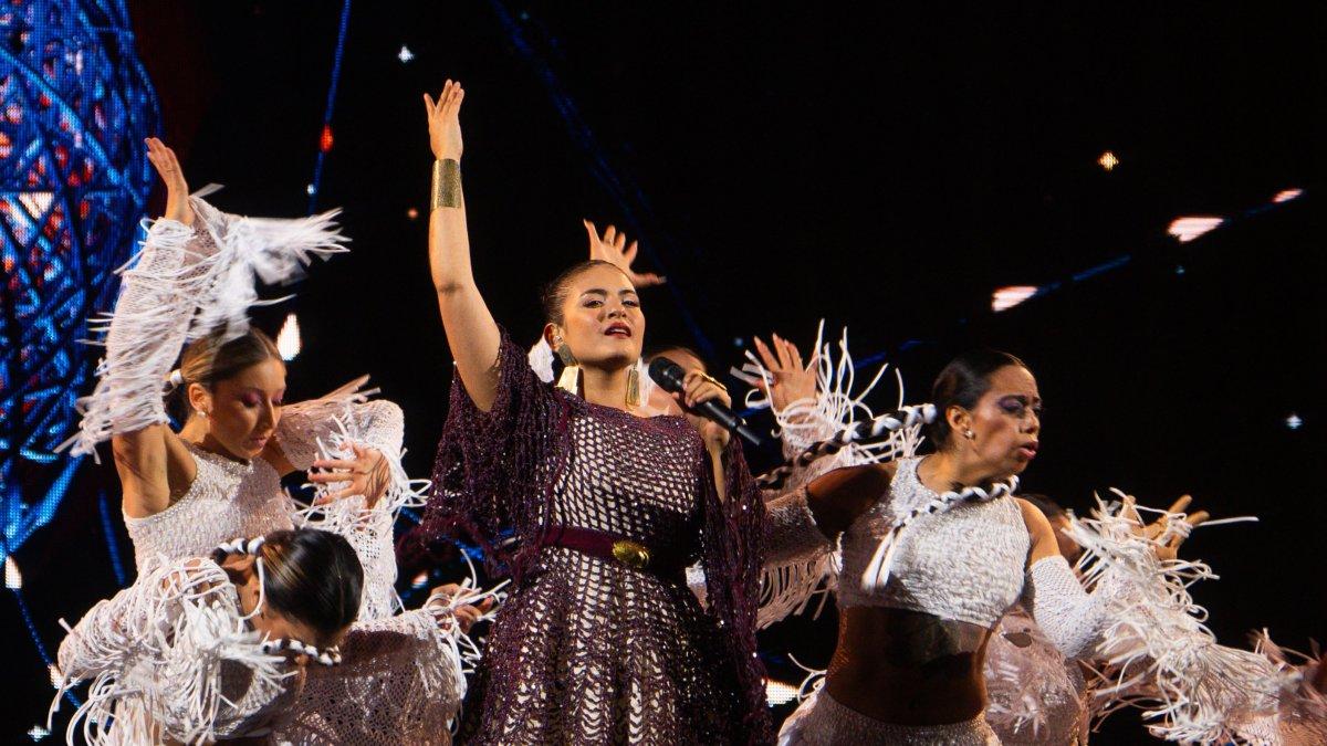 Brenda participa en la competencia folclórica de Viña del Mar.