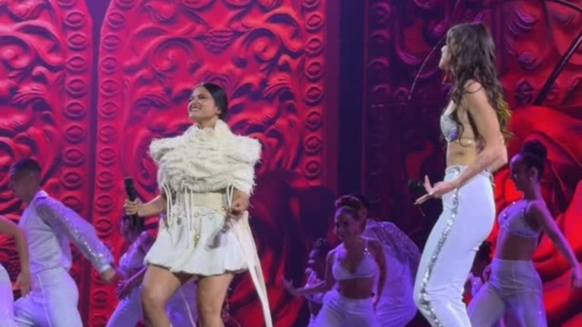 Brenda participó en el homenaje a Selena Quintanilla, en la cuarta gala del festival