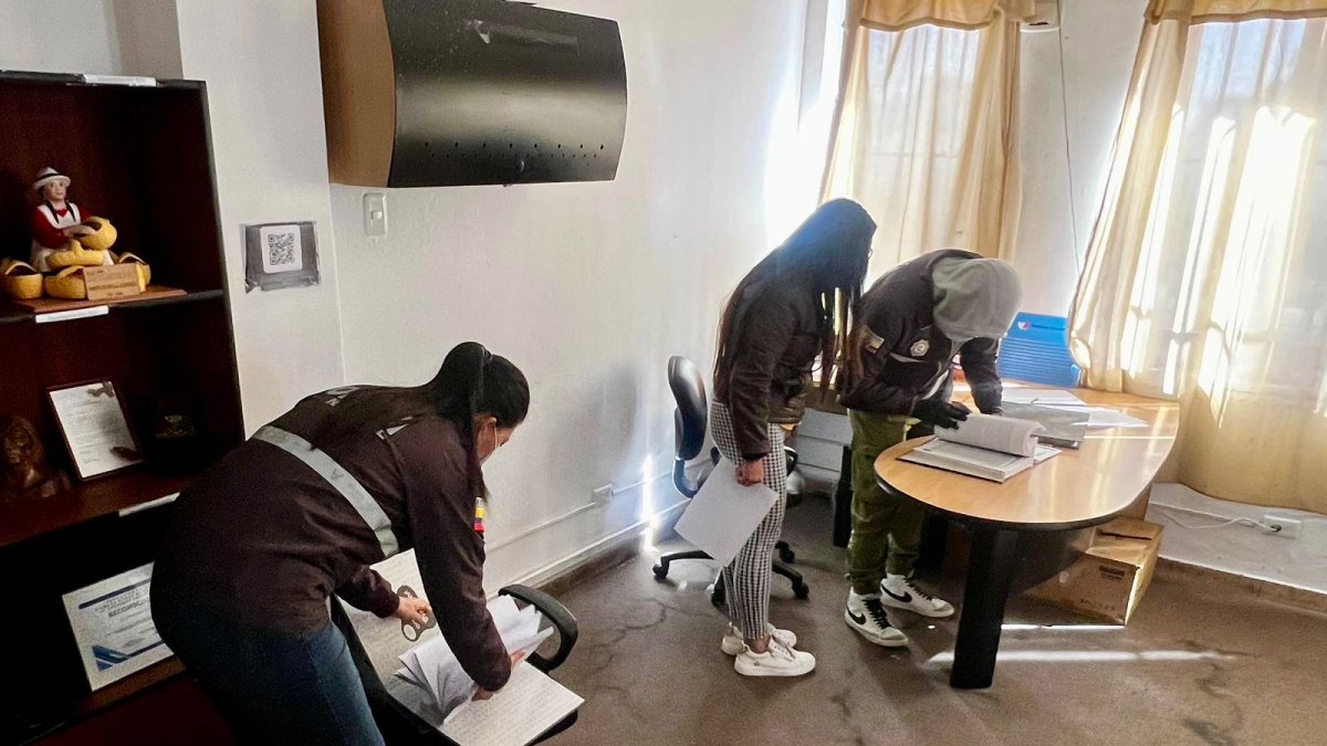 Fiscalía publicó fotos sobre el allanamiento en la sede de Quito.