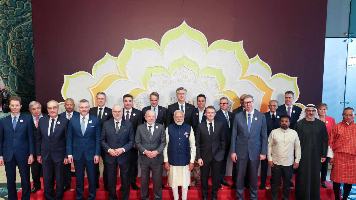 La Cumbre Impacto IA 2026 concluyó con la firma de 88 países, incluidos Estados Unidos y China, en un intento por fijar reglas éticas globales para la inteligencia artificial.