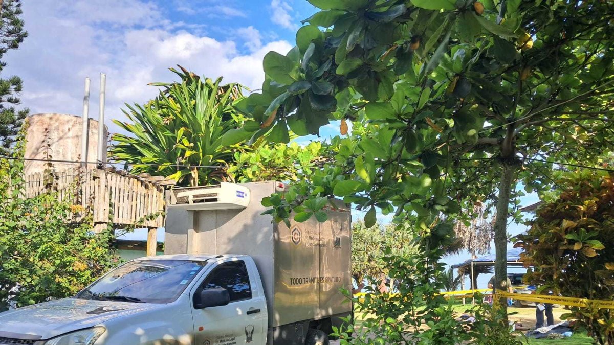 Personal policial realizó el levantamiento de indicios y aseguró la escena tras los hechos violentos registrados en el norte de Manabí durante la madrugada.