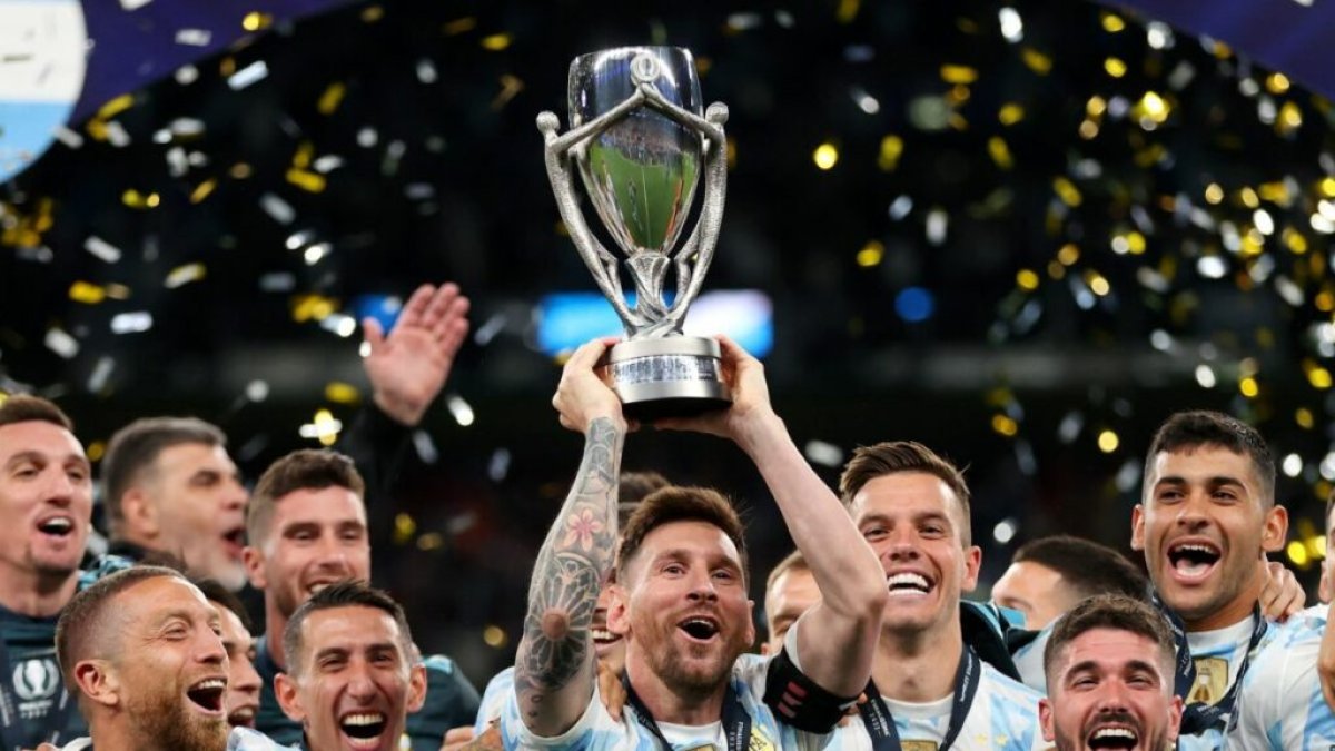 Argentina, campeón del mundo, tenía previsto disputar con España la Finalissima el 27 de marzo.
