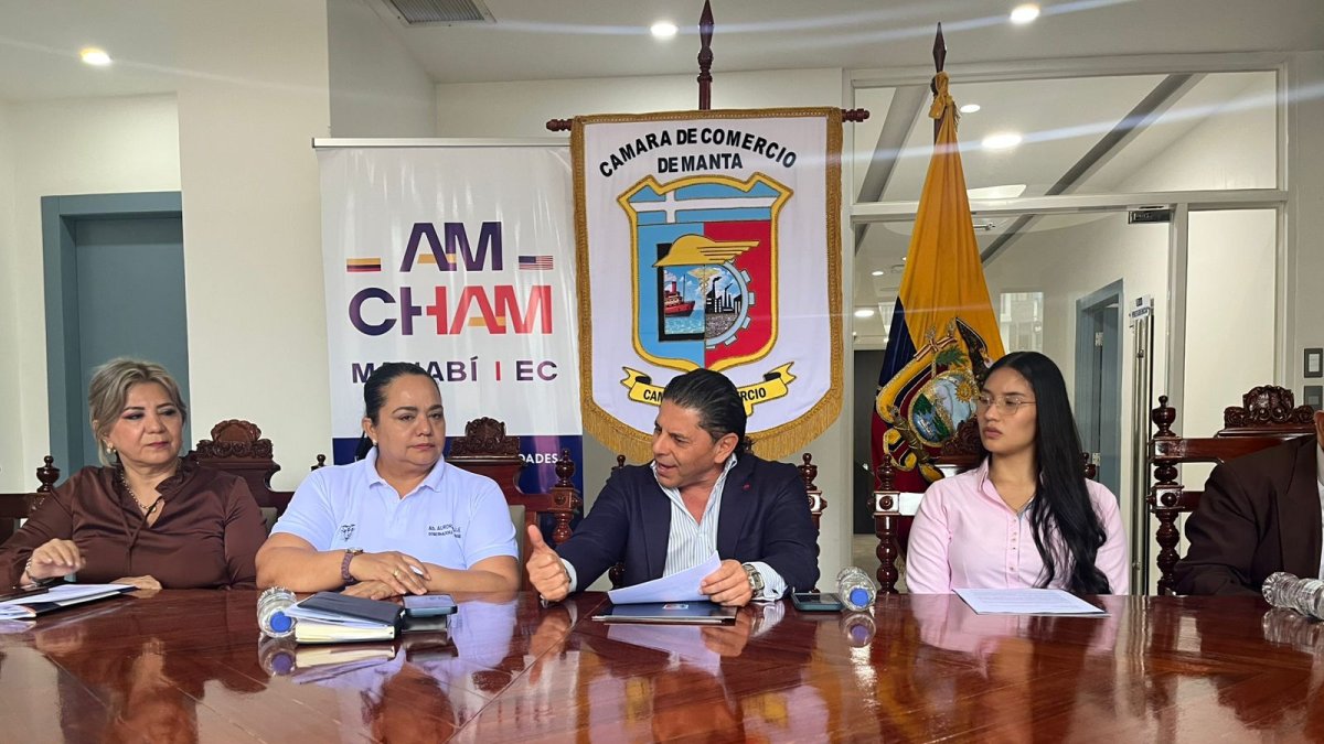 Gremios productivos de Manabí entregaron la propuesta a la gobernadora Aurora Valle