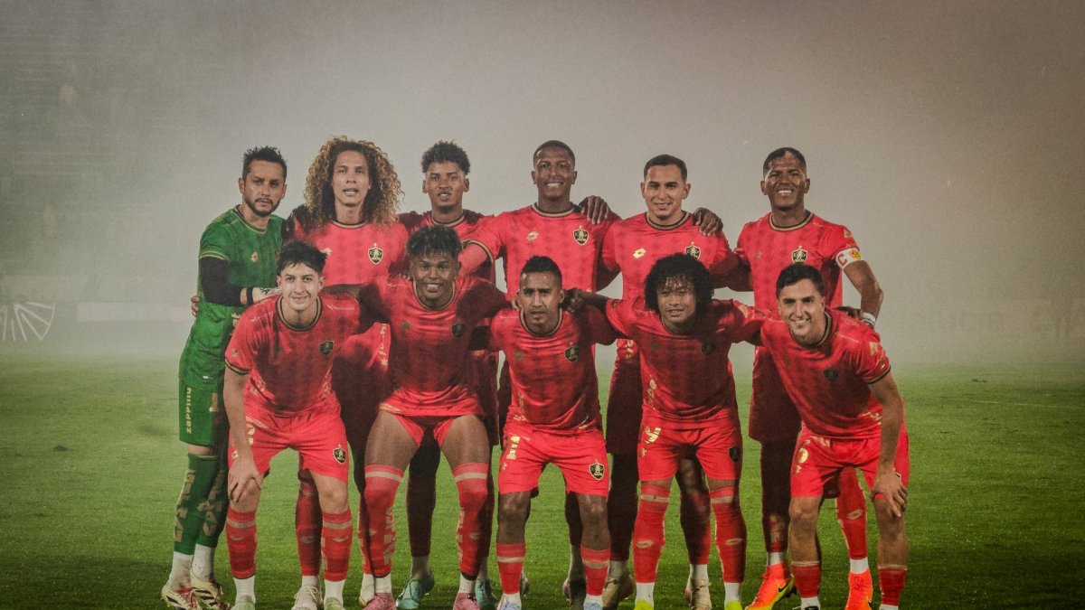 Algunos de los nuevos jugadores de SD Aucas, como Stiven Tapiero, Danny Luna y Romario Bolaños.