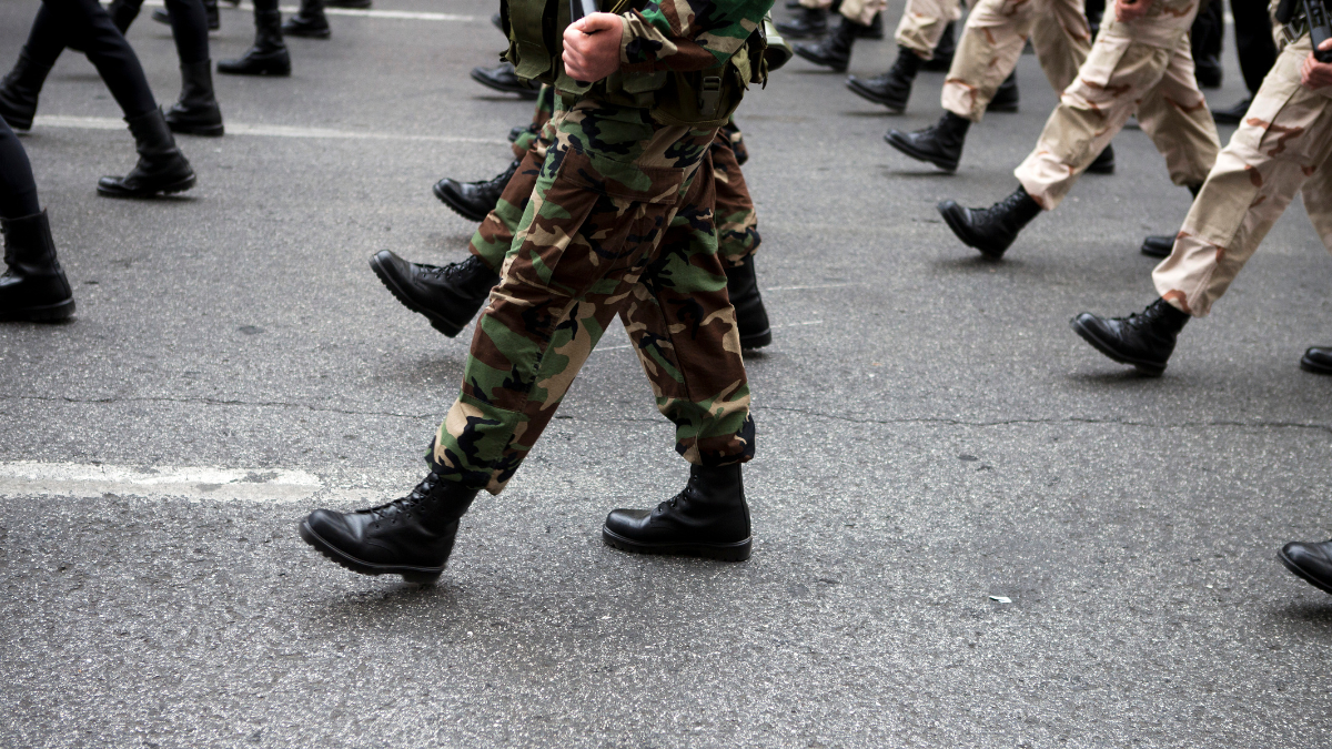 Imagen referencial. Jóvenes en formación militar durante actividades de acuartelamiento, en el marco del proceso de inscripción para 2026.