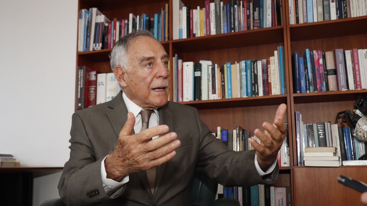 Paco Moncayo, exalcalde de Quito, considera que la propuesta del Ejecutivo, sobre las reformas al Cootad, pueden mejorarse.