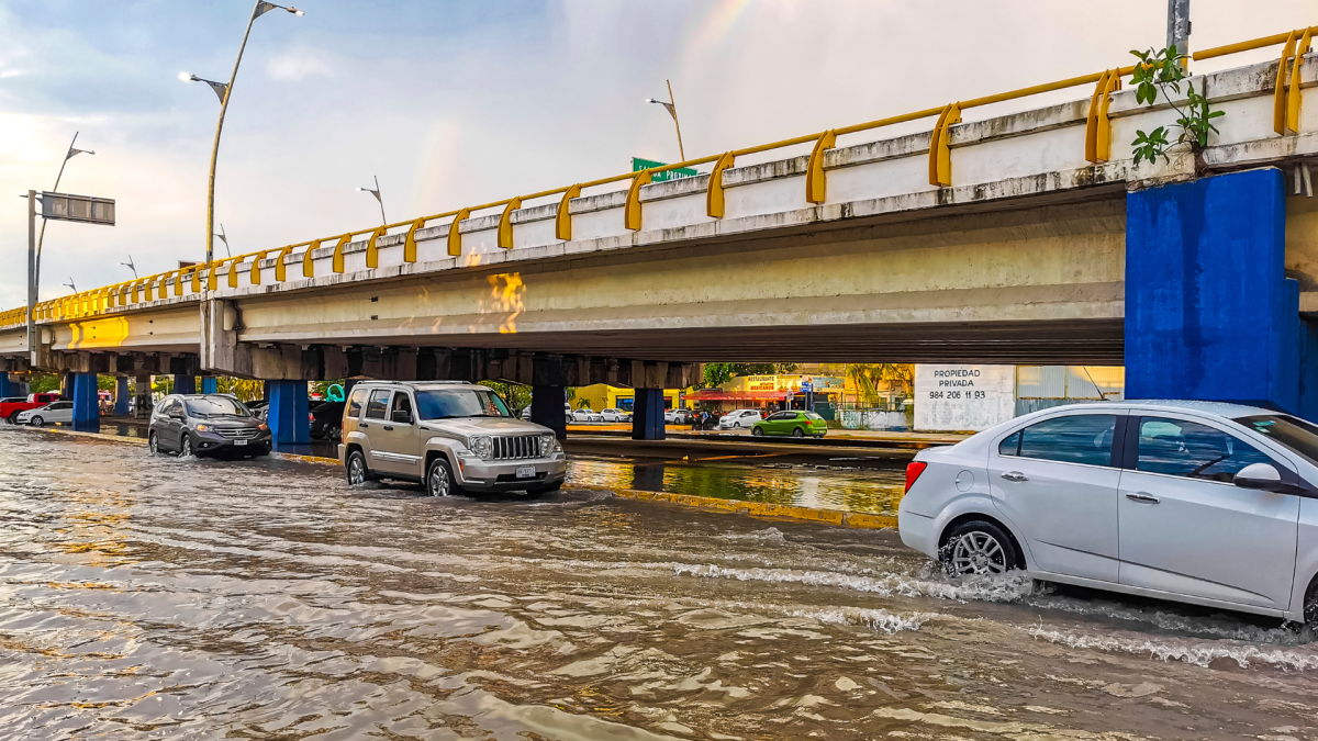 Referencial. Las intensas lluvias provocan inundaciones en zonas urbanas, mientras Inamhi advierte alto riesgo en varias provincias durante febrero.