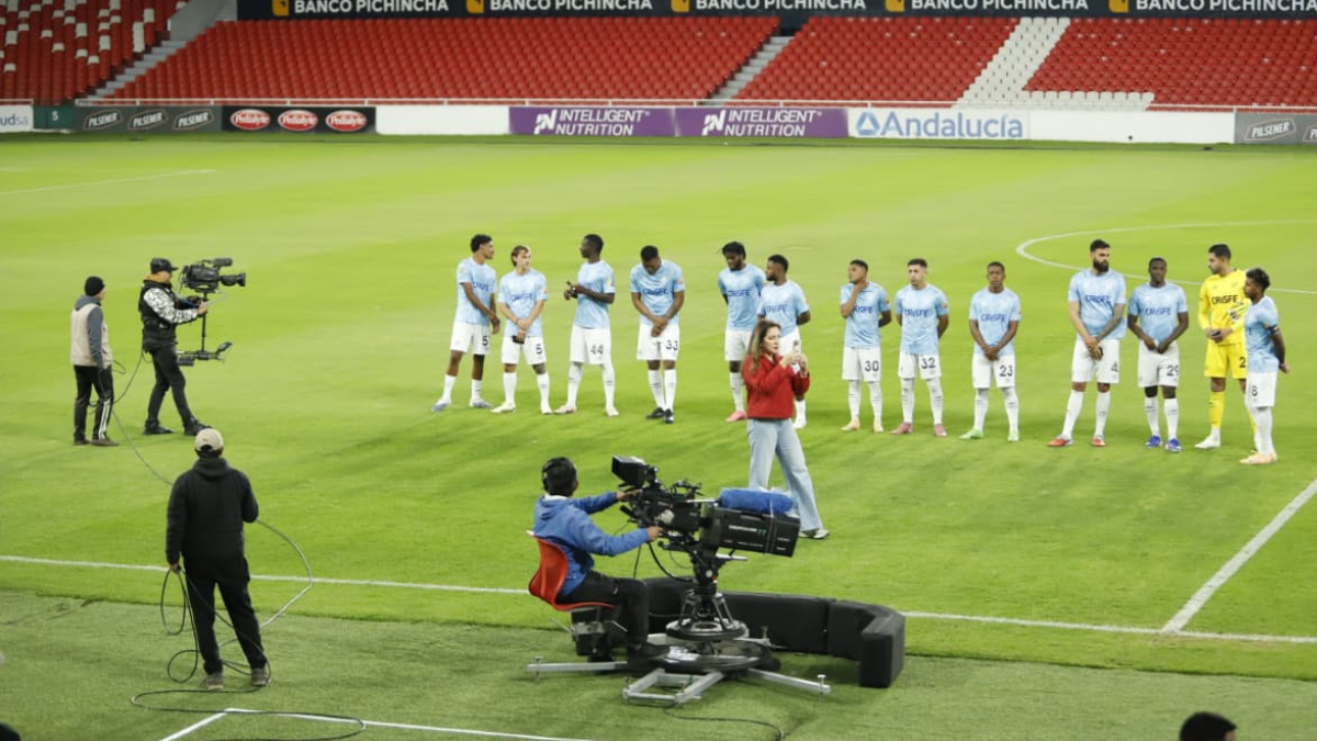 Jugadores de Universidad Católica se presentaron en el estadio Rodrigo Paz Delgado.