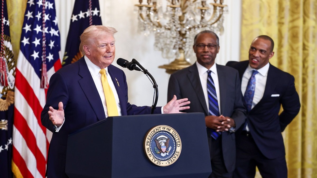 El presidente de EE.UU. anunció este sábado una nueva tarifa para los aranceles recíprocos.