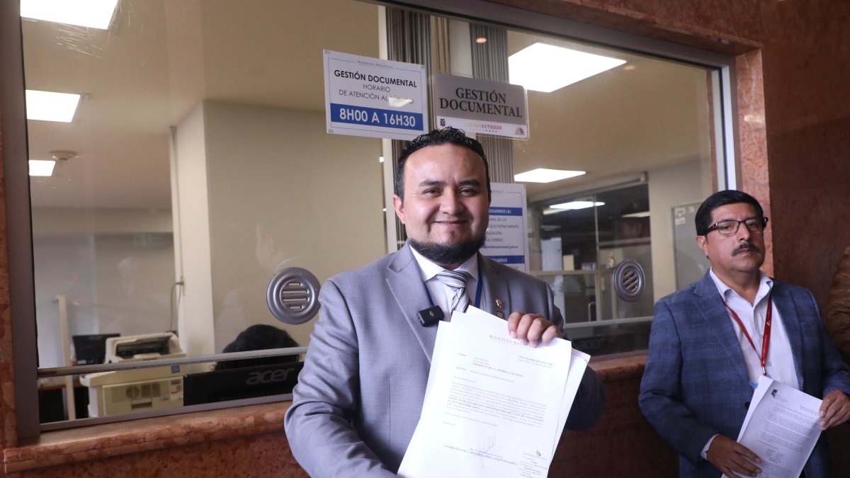 El asambleísta Cristian Benavides fue patrocinado en 2025 por la alianza entre Unidad Popular, Partido Socialista y el PID.