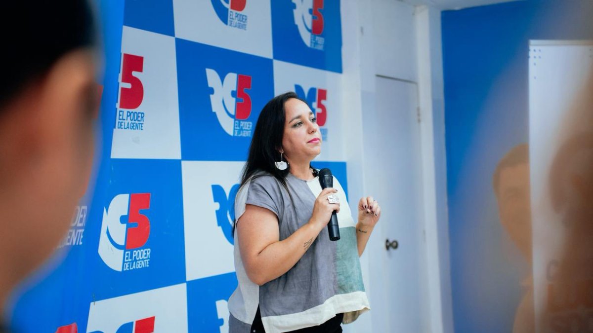 Gabriela Rivadeneira, presidenta de la Revolución Ciudadana, analiza la mayoría de su bloque en el Municipio de Guayaquil y la situación jurídica de Aquiles Álvarez.