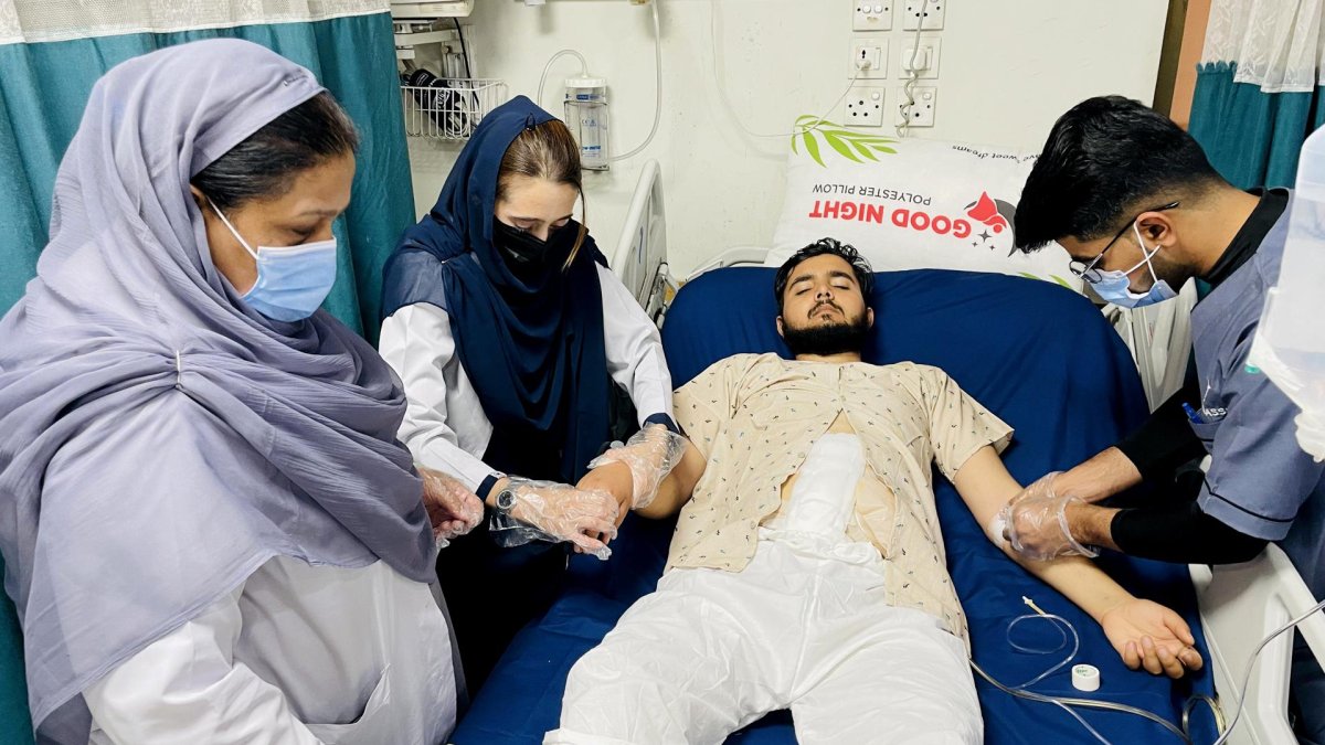 Hospitales afganos confirman la muerte de decenas de civiles en los bombardeos de Pakistán.