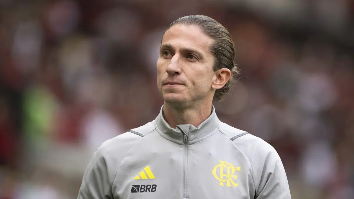 Filipe Luís, es un exfutbolista y entrenador brasileño que jugaba como defensa.