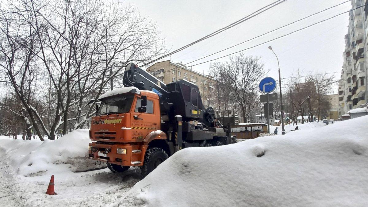 Las intensas nevadas que han cubierto la capital rusa en las últimas semanas incrementaron el espesor de la capa de nieve hasta rebasar los 80 centímetros.