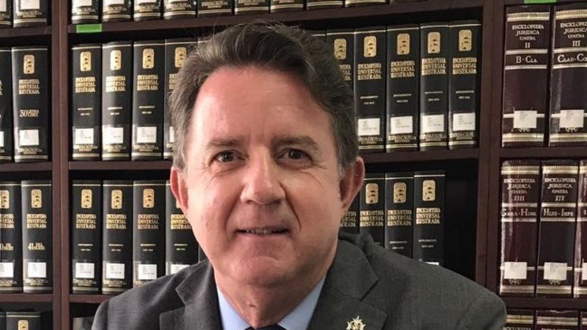 Agustín Pérez-Cruz es catedrático de Derecho Procesal en la Universidad de Oviedo (España) y conjuez del Tribunal Superior de Justicia de Asturias.