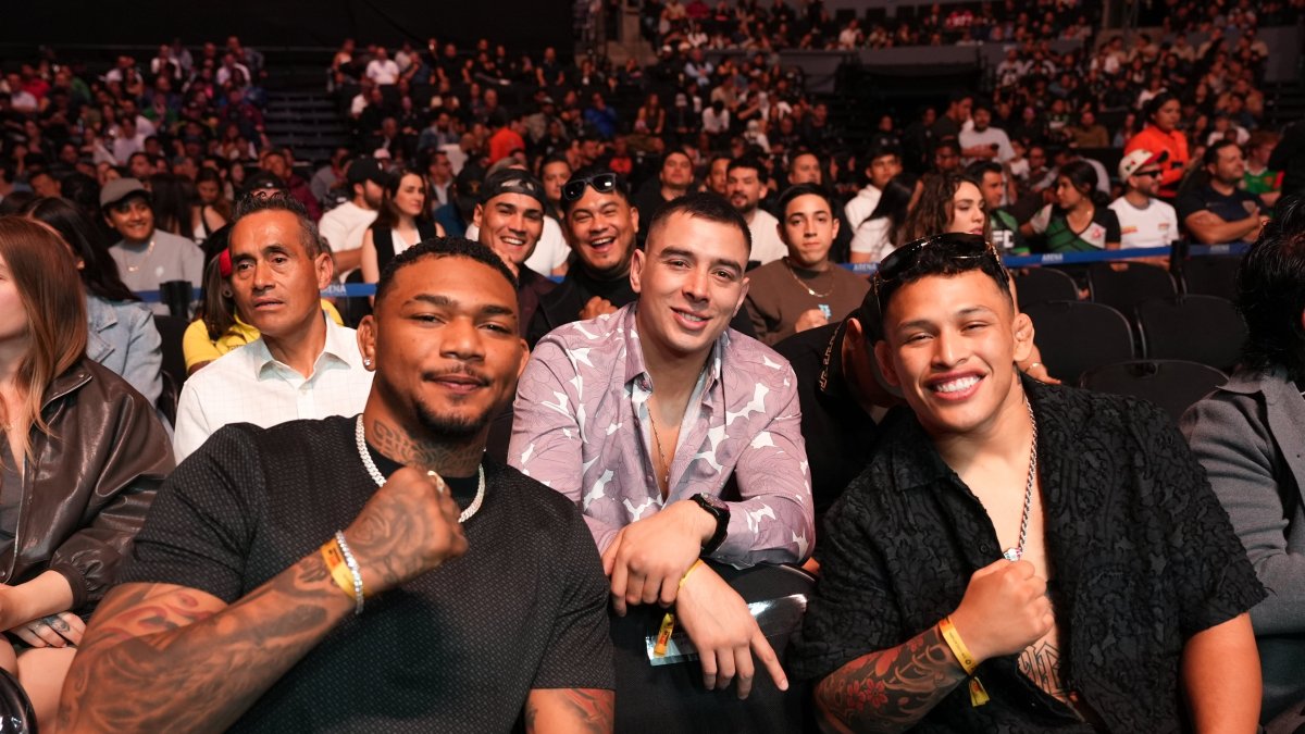 Michael Morales en el UFC México del sábado 28 de febrero, minutos antes de desafiar en las cámaras a Islam Makhachev.