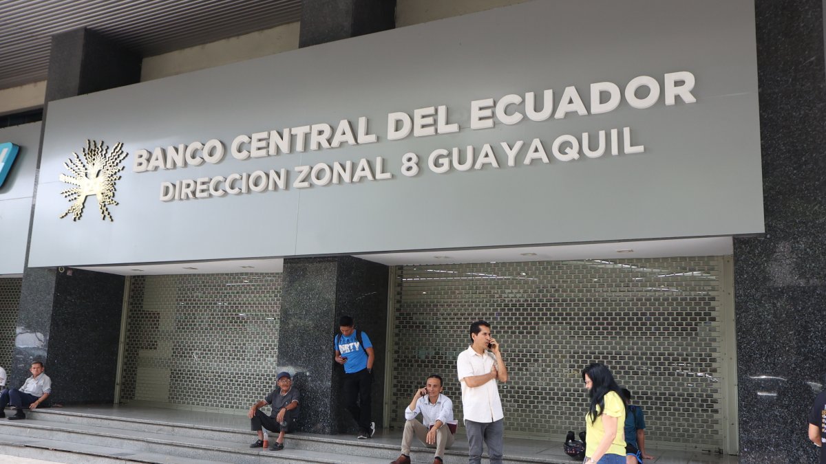 El edificio del Banco Central del Ecuador en Guayaquil.