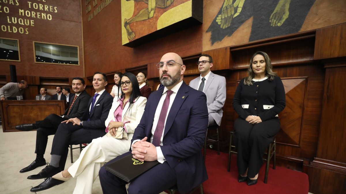 Alexandra Villacís (derecha) fue designada como vocal suplente del presidente Mario Godoy para el Consejo de la Judicatura.