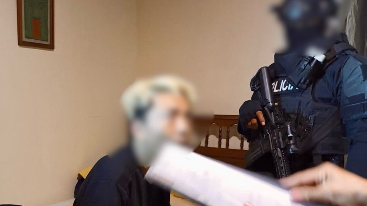 Agentes de la policía y Fiscalía ejecutaron un operativo para detener a seis personas, durante la investigación de una supuesta red de trata de personas.