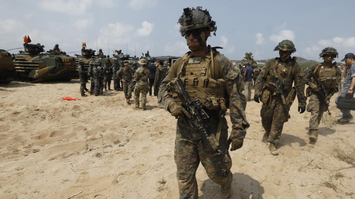 Infantes de Marina de Estados Unidos participan en un entrenamiento en una base militar en Sattahip, provincia de Chonburi, Tailandia, el 26 de febrero de 2026.