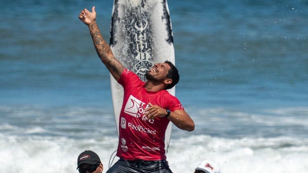 Jonathan 'El Gato Chila' triunfó en el regreso a las competencias oficiales.