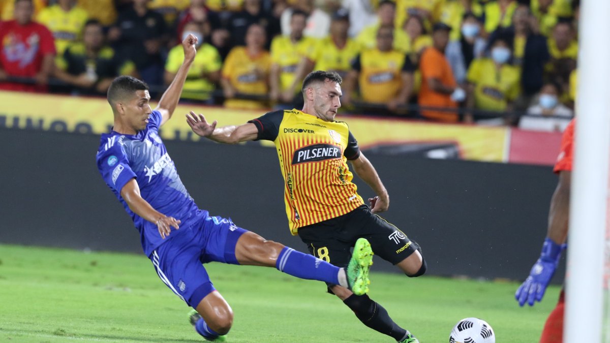 Barcelona SC y Emelec se enfrentarán este sábado 7 de marzo.