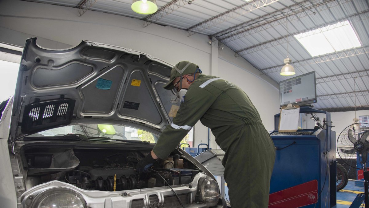Conductores acudieron a los Centros de Revisión Técnica Vehicular de Quito durante el primer día del proceso, informó la Agencia Metropolitana de Tránsito.