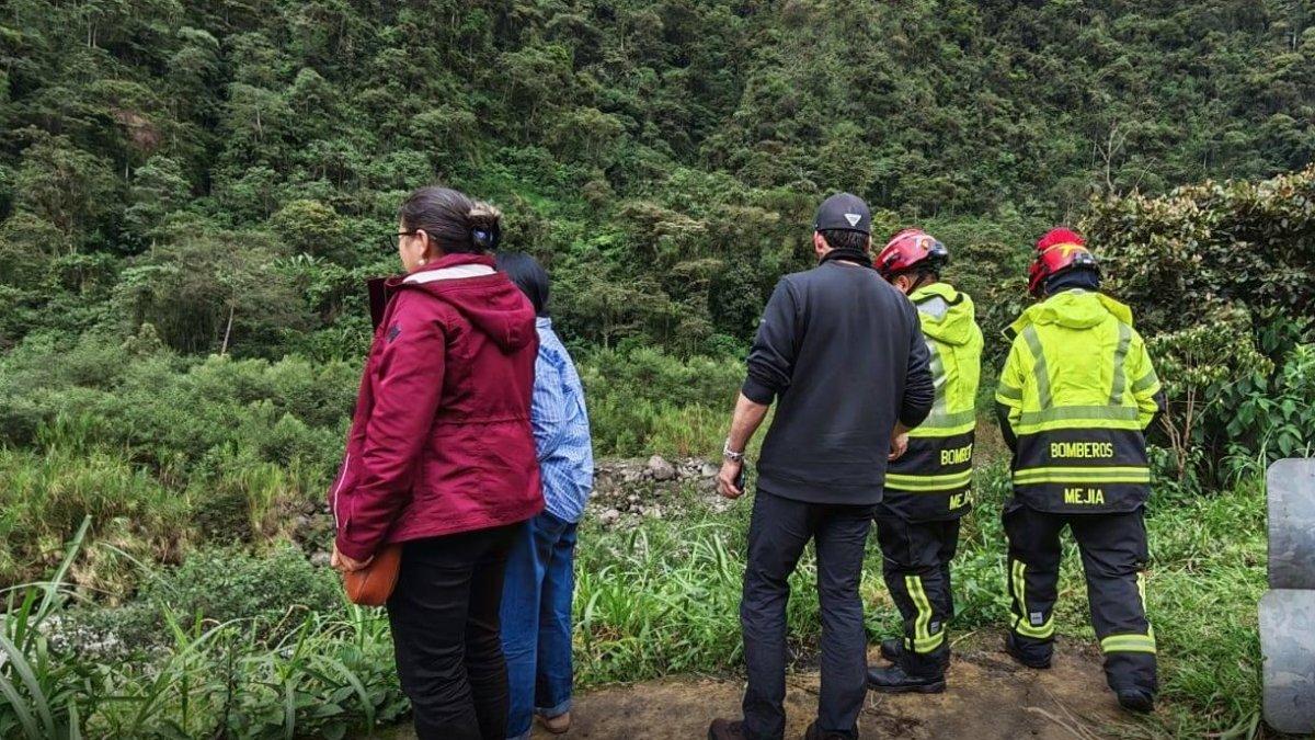 El Cuerpo de Bomberos de Mejía trabaja en la búsqueda del joven Héctor Enríquez, quien fue reportado como desaparecido el pasado 18 de enero de 2026 en Quito.