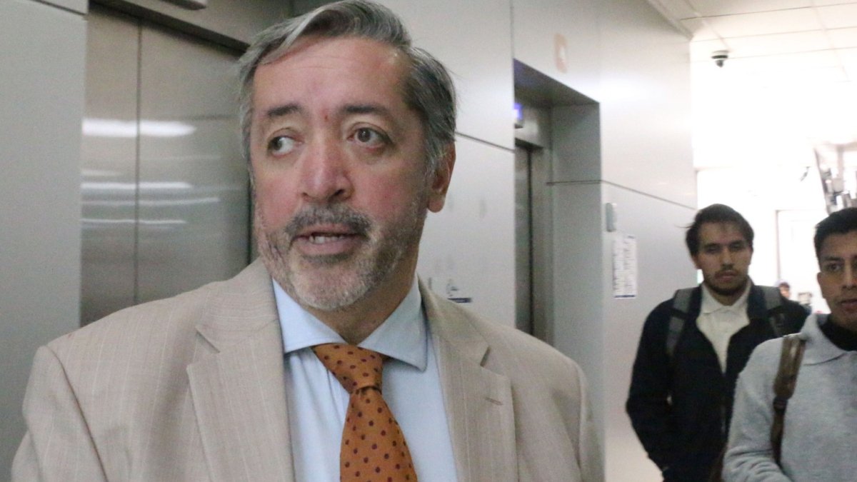 El abogado de Aquiles Álvarez negó que el alcalde de Guayaquil haya manipulado el grillete electrónico, como aseveró la Fiscalía.