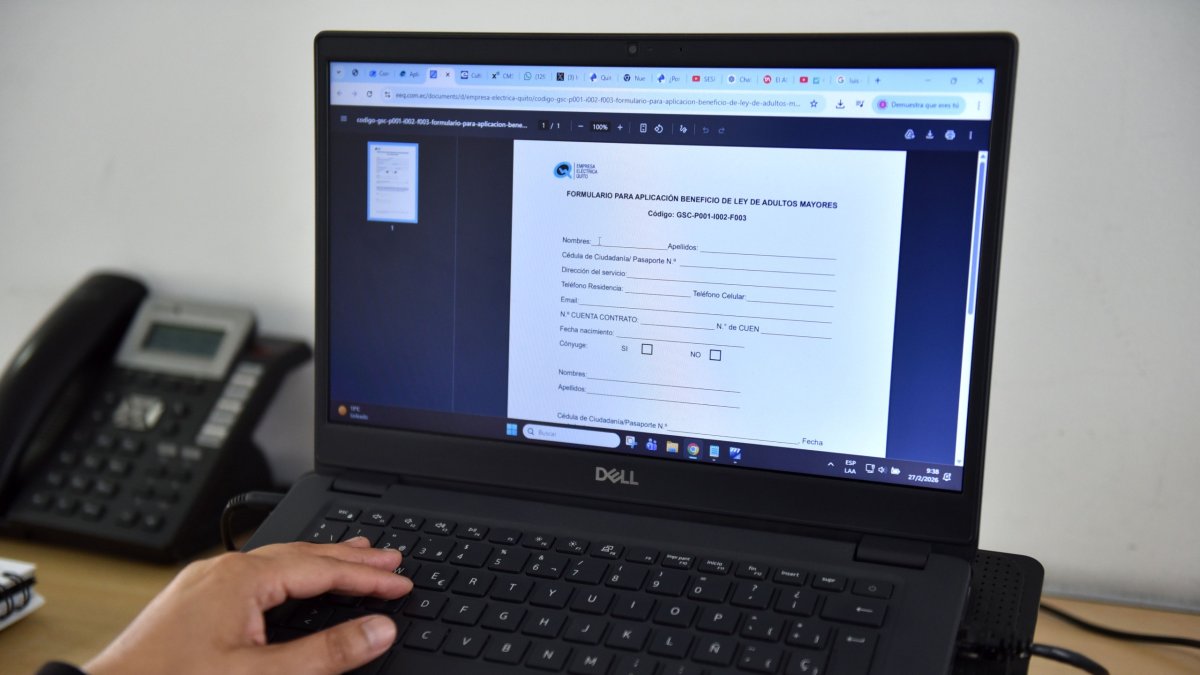 Los adultos mayores deben cumplir con varios requisitos y llenar un formulario.