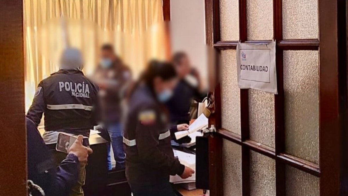 El allanamiento a la sede de la Revolución Ciudadana en Quito ocurrió este 28 de febrero de 2026.