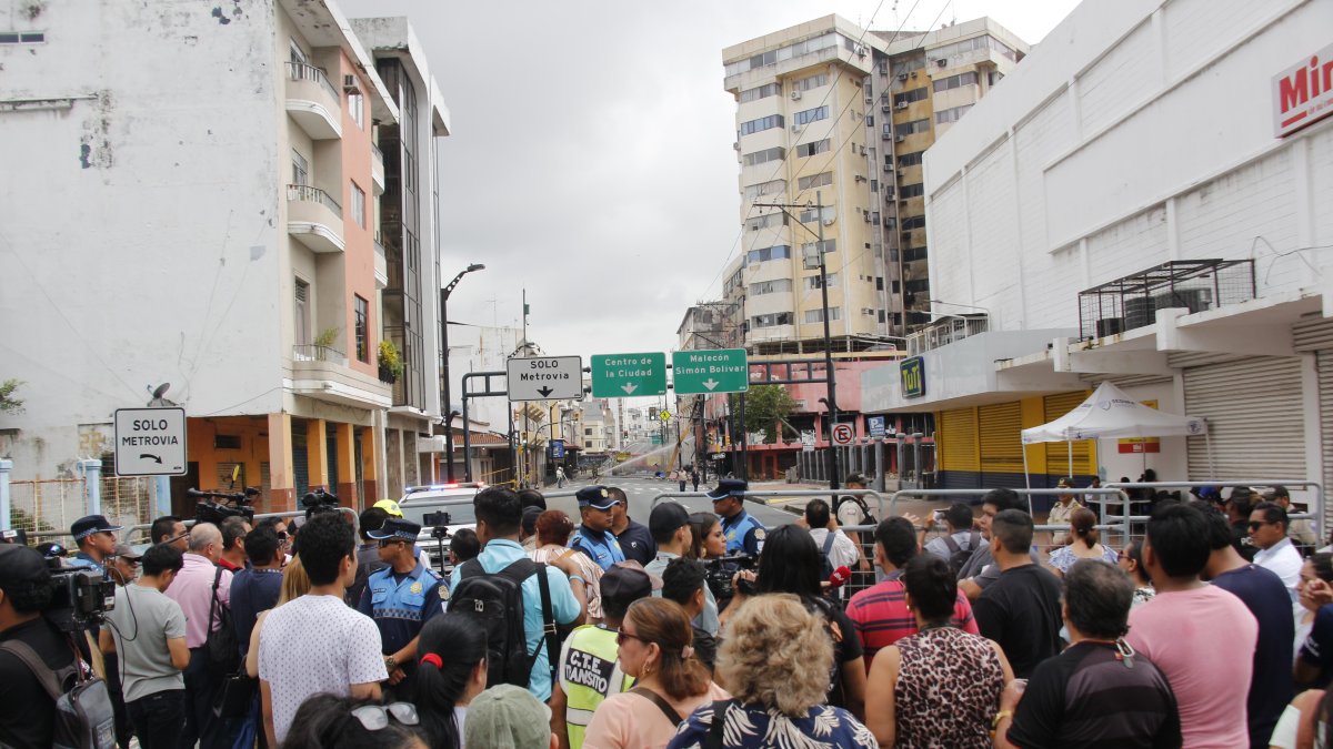 El reclamo de comerciantes y residentes del centro comercial Multicomercio, y sus alrededores, se manifestó en el plantón de este 24 de febrero.