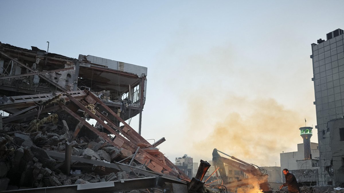 Rastros de destrucción en Irán, mientras la sucesión de poder ocurre bajo la guerra con Israel.
