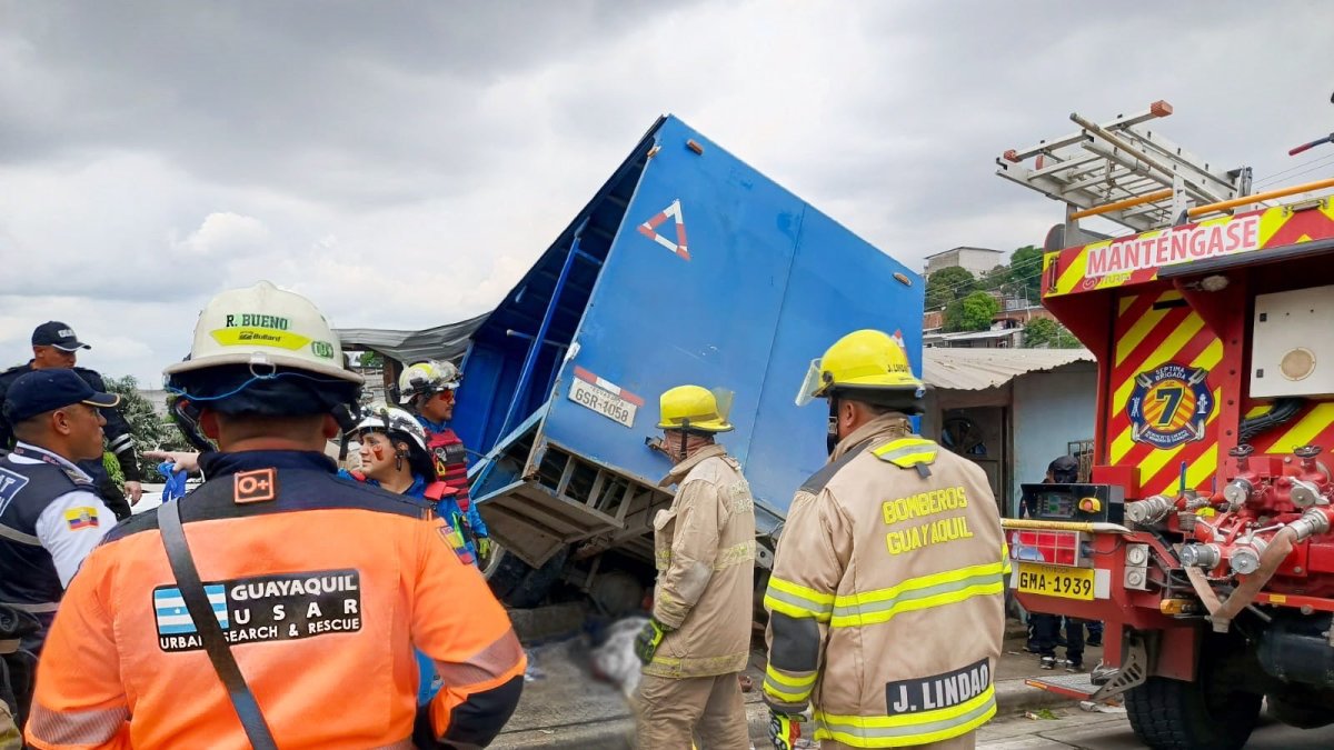 Bomberos atienden la emergencia