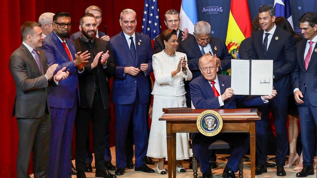 Daniel Noboa asistió a la firma de la nueva coalición militar que firmó Donald Trump, durante la cumbre 'Escudo de las Américas'.