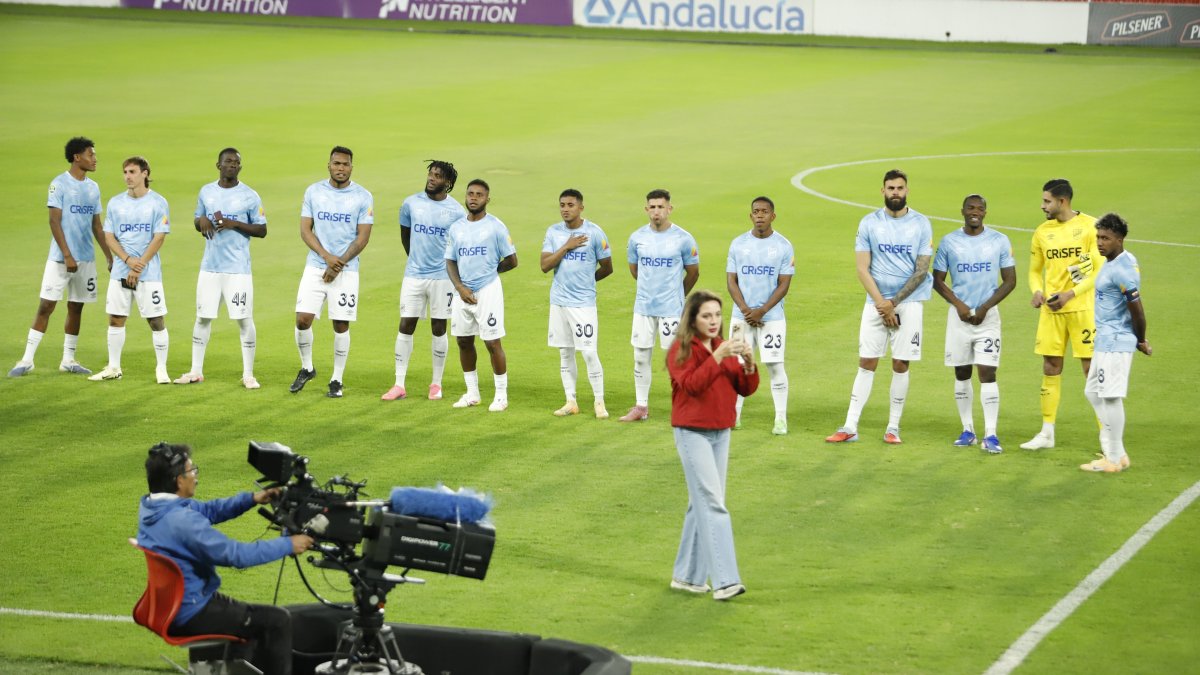 Universidad Católica acudió la semana pasada al estadio Rodrigo Paz Delgado para cumplir con el reglamento, pese a conocer que Emelec no se presentaría.
