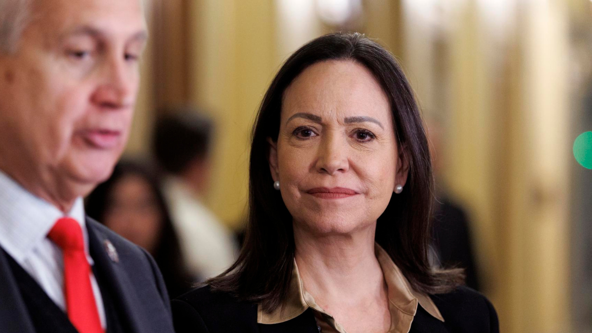 María Corina Machado (der.) junto al congresista Mario Díaz-Balart (izq.) tras una reunión en el Capitolio, Washington, el 20 de enero de 2026.