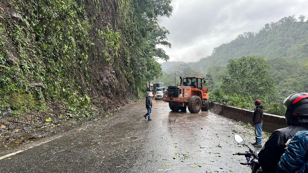 ARCHIVO. Intervención en la vía Aloag - Santo Domingo.
