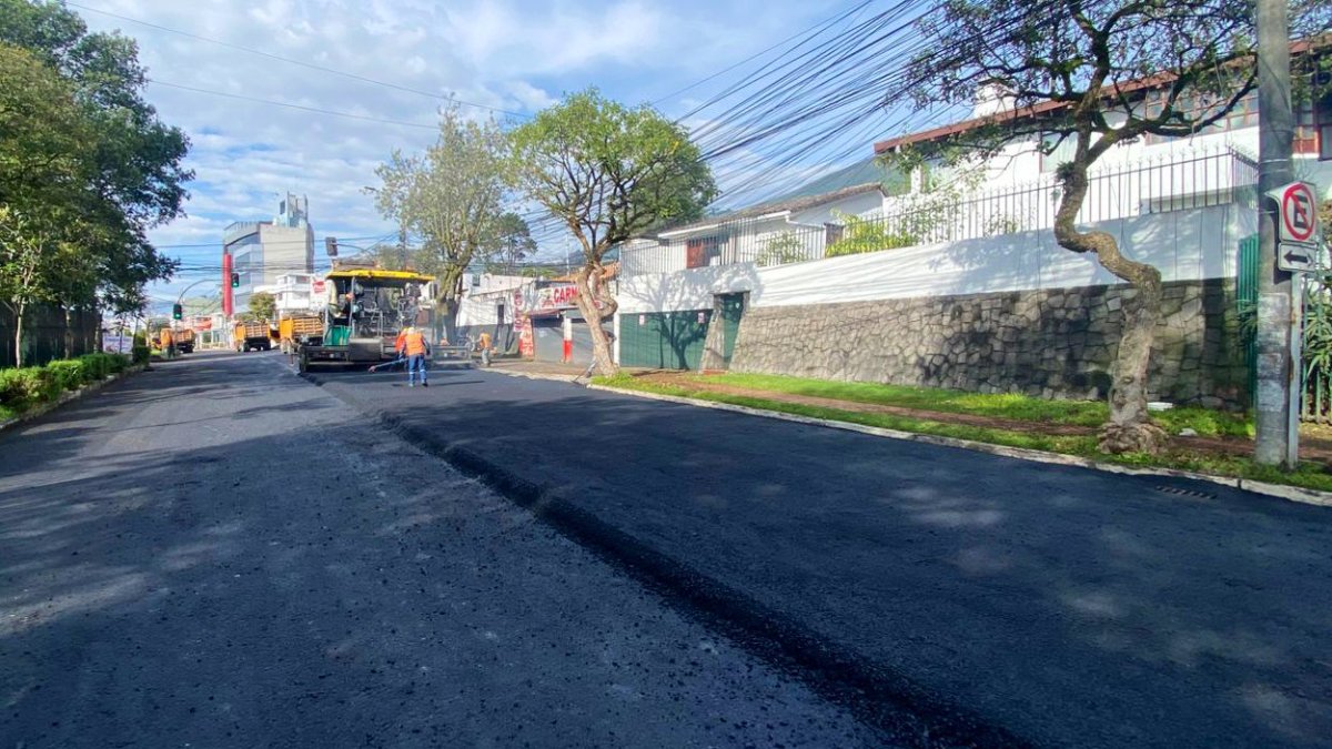En total, 71 proyectos viales están paralizados en Quito por falta de asfalto.