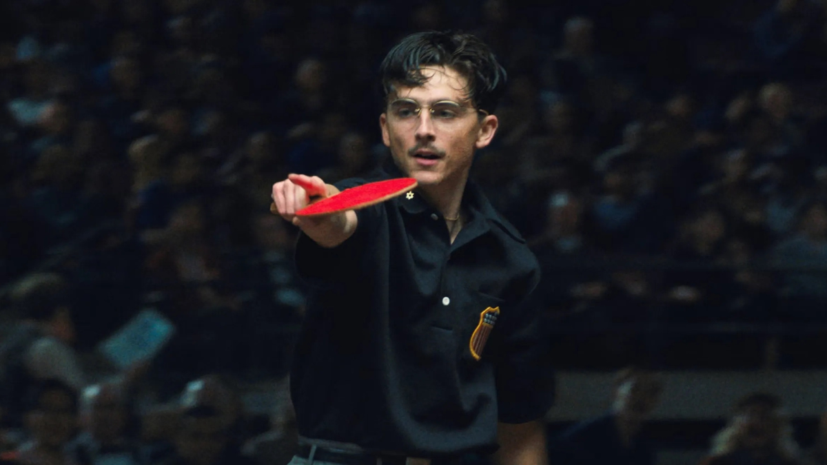 Timothée Chalamet soprende en Marty Supremo por su  brillante actuación, original y precisa. Es un firme candidato al Premio de la Academia.