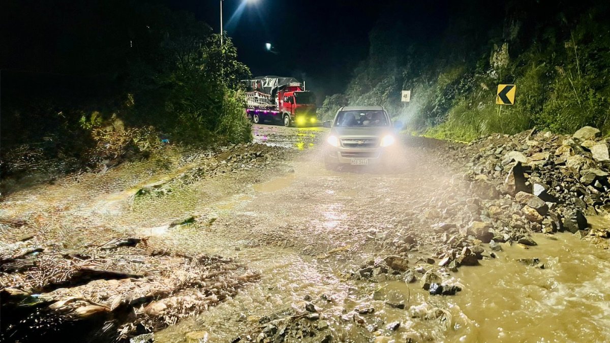Otras vías. La ruta Cuenca-Molleturo-El Empalme también se encuentra con dificultades en este invierno.