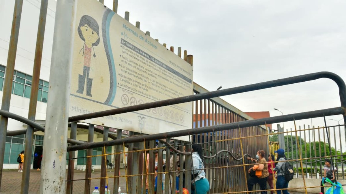 La mujer fue llevada al hospital del Guasmo para recibir atención tras escapar del secuestro.