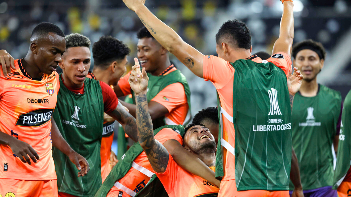 Jugadores celebran el gol de Céliz contra Botafogo.